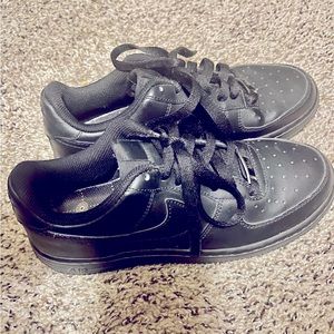 Black Lowtop Air Force 1 boys size 5